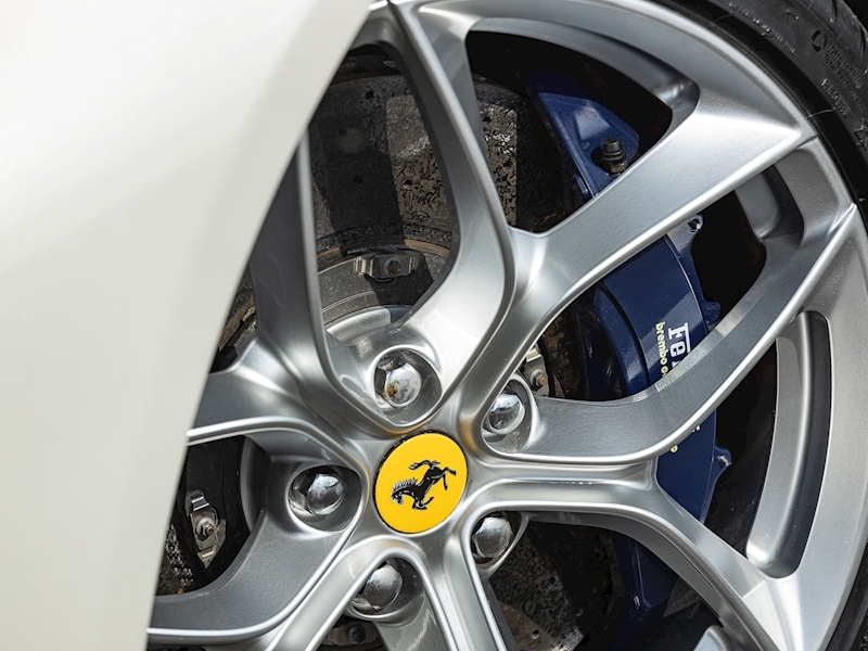 Ferrari GTC4 Lusso T V8 - Large 24