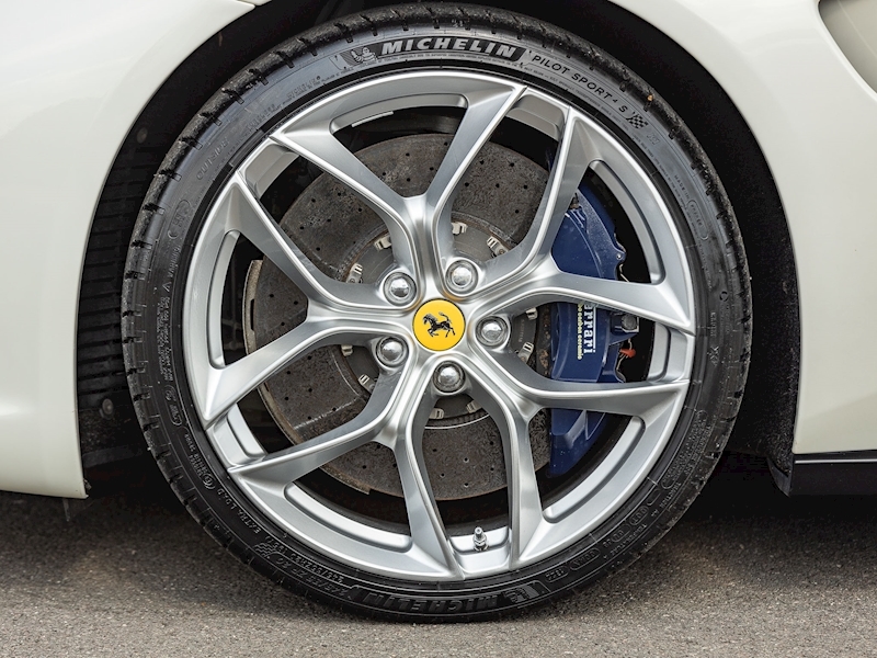 Ferrari GTC4 Lusso T V8 - Large 15