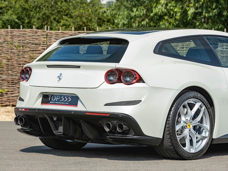 Ferrari GTC4 Lusso T V8 - Large 22