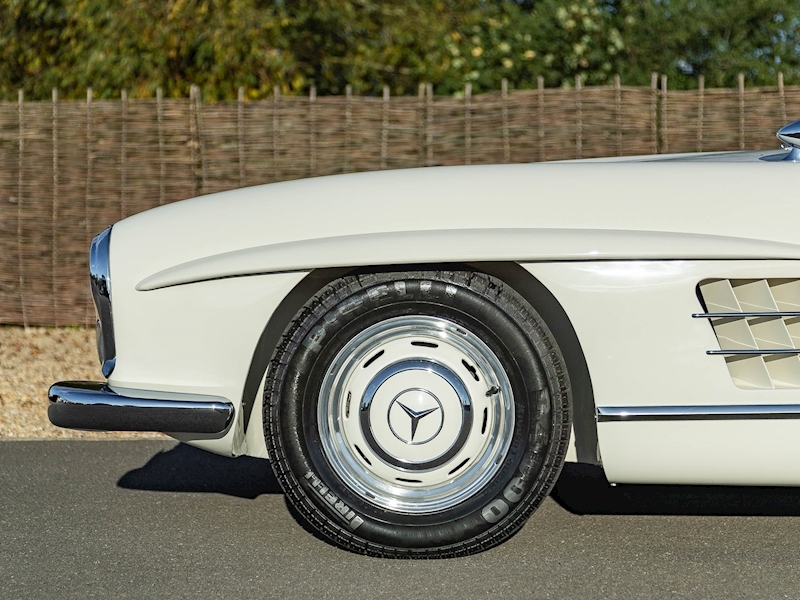 Mercedes-Benz 300 SL Roadster - The Penultimate Car Ever Produced - Large 49