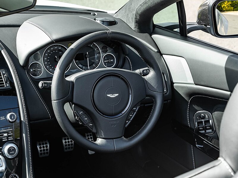 Aston Martin Vantage V12 Roadster 'Manual' - Car 19 of 101 Produced Worldwide - Large 40