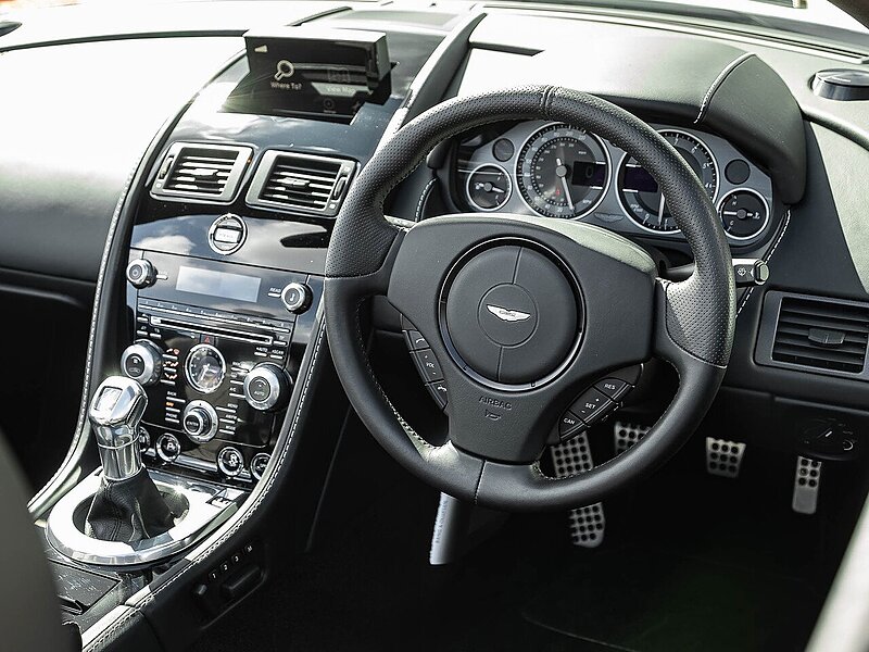 Aston Martin Vantage V12 Roadster 'Manual' - Car 19 of 101 Produced Worldwide - Large 46