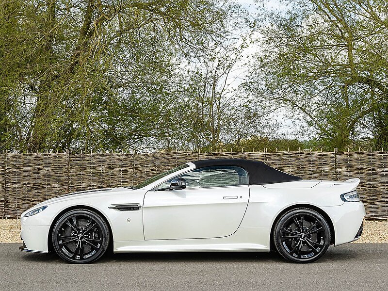 Aston Martin Vantage V12 Roadster 'Manual' - Car 19 of 101 Produced Worldwide - Large 9