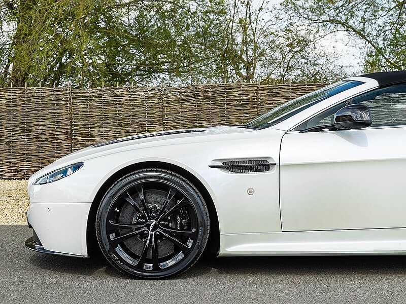 Aston Martin Vantage V12 Roadster 'Manual' - Car 19 of 101 Produced Worldwide - Large 13