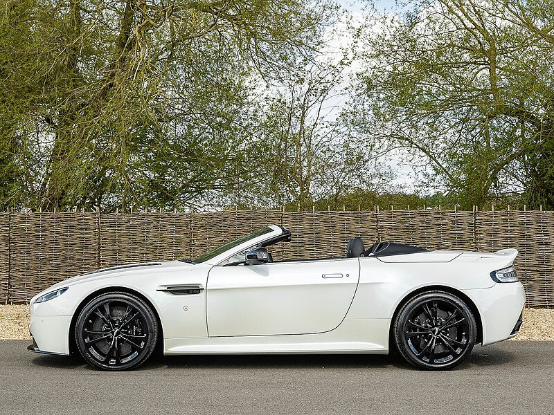 Aston Martin Vantage V12 Roadster 'Manual' - Car 19 of 101 Produced Worldwide - Large 8