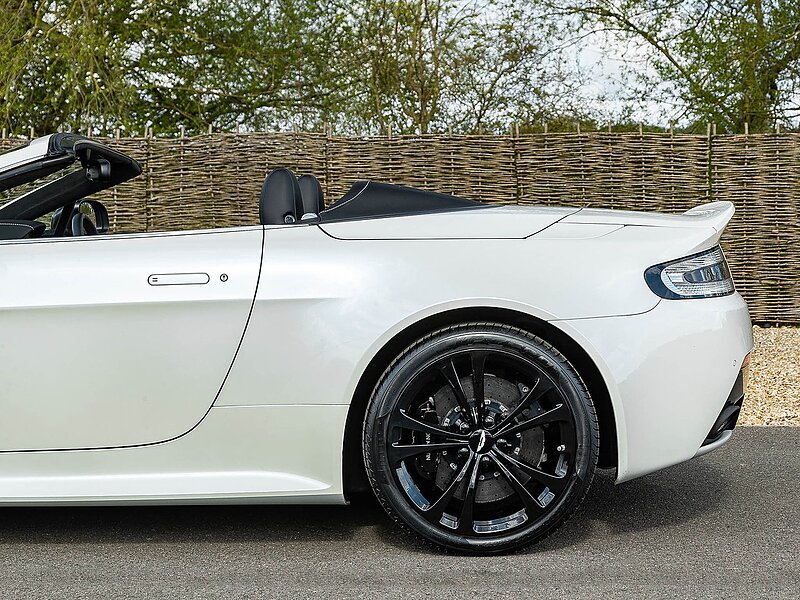 Aston Martin Vantage V12 Roadster 'Manual' - Car 19 of 101 Produced Worldwide - Large 14