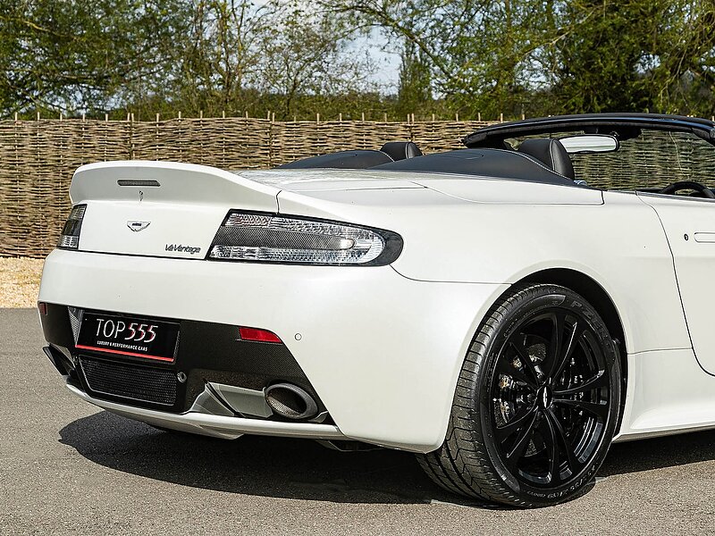 Aston Martin Vantage V12 Roadster 'Manual' - Car 19 of 101 Produced Worldwide - Large 18