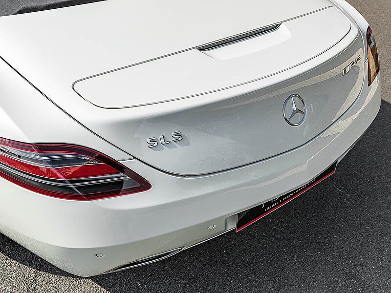 Mercedes-Benz SLS AMG Roadster - Large 30