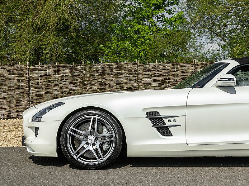 Mercedes-Benz SLS AMG Roadster - Large 15