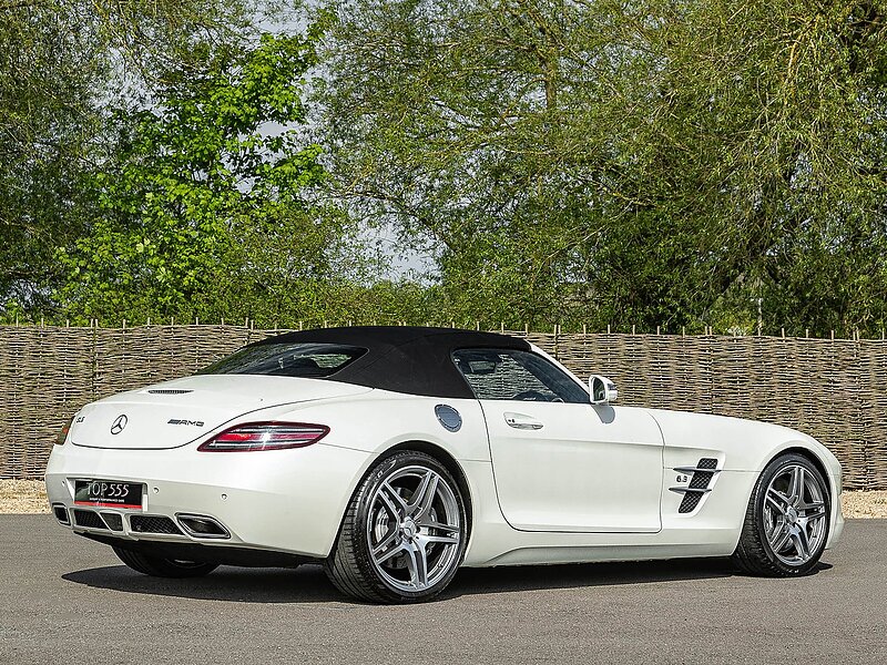 Mercedes-Benz SLS AMG Roadster - Large 18