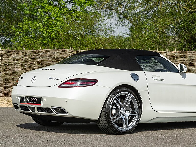 Mercedes-Benz SLS AMG Roadster - Large 28