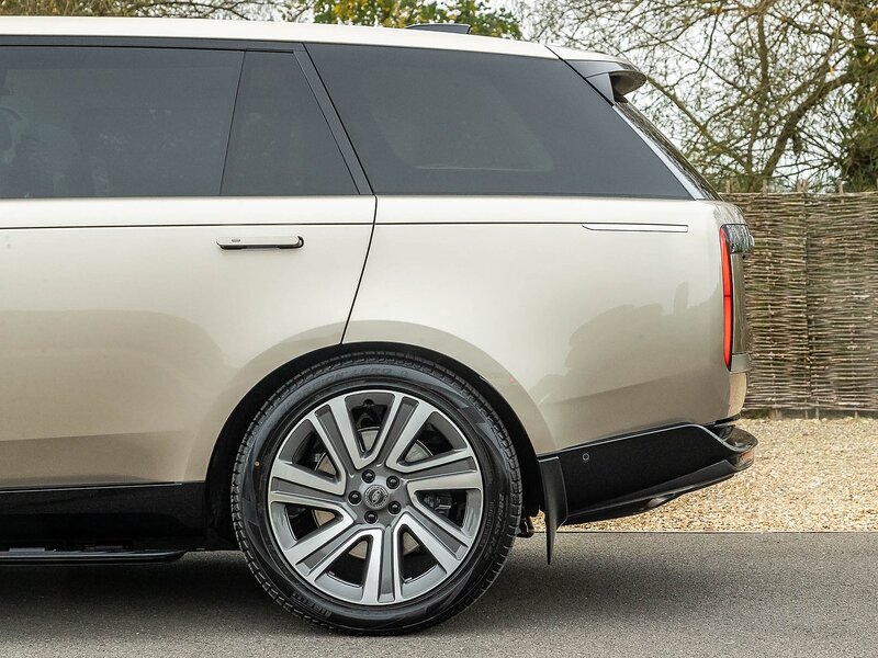 Range Rover SV P615 Long Wheelbase - Large 16