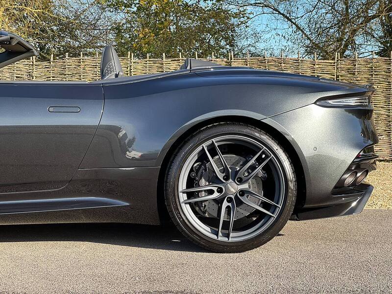 Aston Martin DBS Superleggera Volante V12 - Large 28