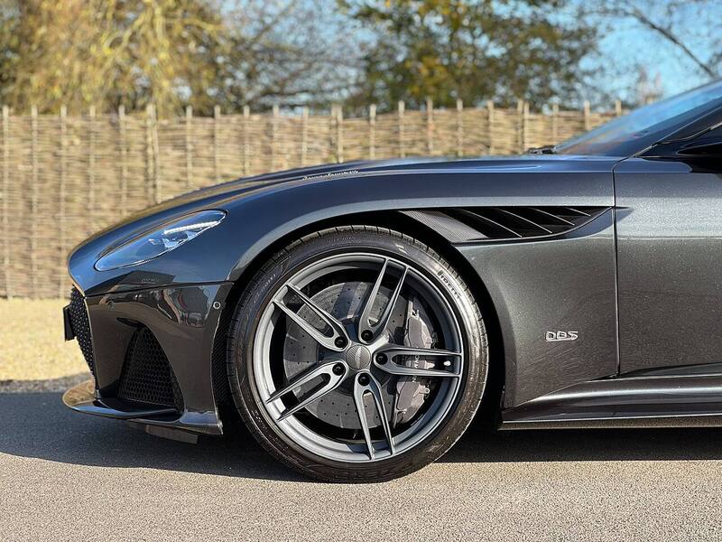 Aston Martin DBS Superleggera Volante V12 - Large 9